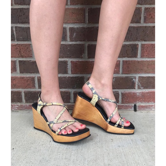 vtg y2k Faux Snakeskin WOOD Wedge PLATFORMS 10 chunky strappy peep toe sandals - Picture 3 of 10